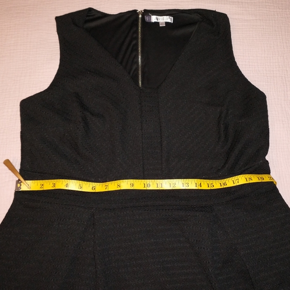 Dress - Picture 2 of 8